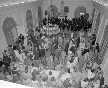 102769 Afbeelding van de ontvangst van de veteranen van het Reconnaissance Regiment van de 49th West Riding Division ...